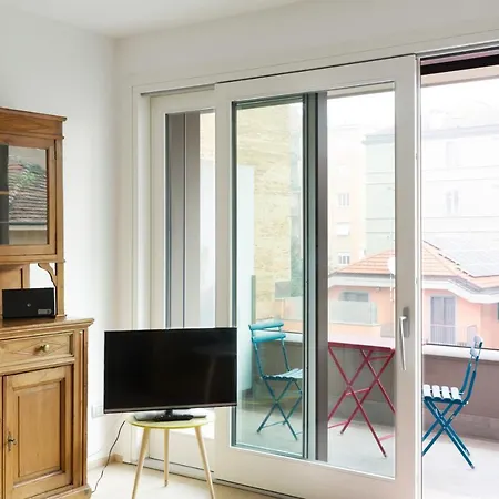 Joivy Stylish 1-bedroom Flat * Милан