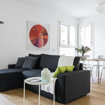 Joivy Stylish 1-bedroom Flat 아파트 *