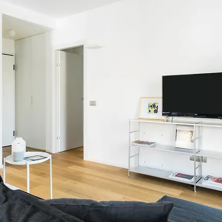 Joivy Stylish 1-bedroom Flat Apartment *